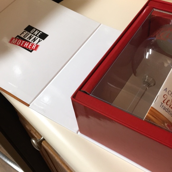 Shiraz on the Shelf - Picture 3 of 13